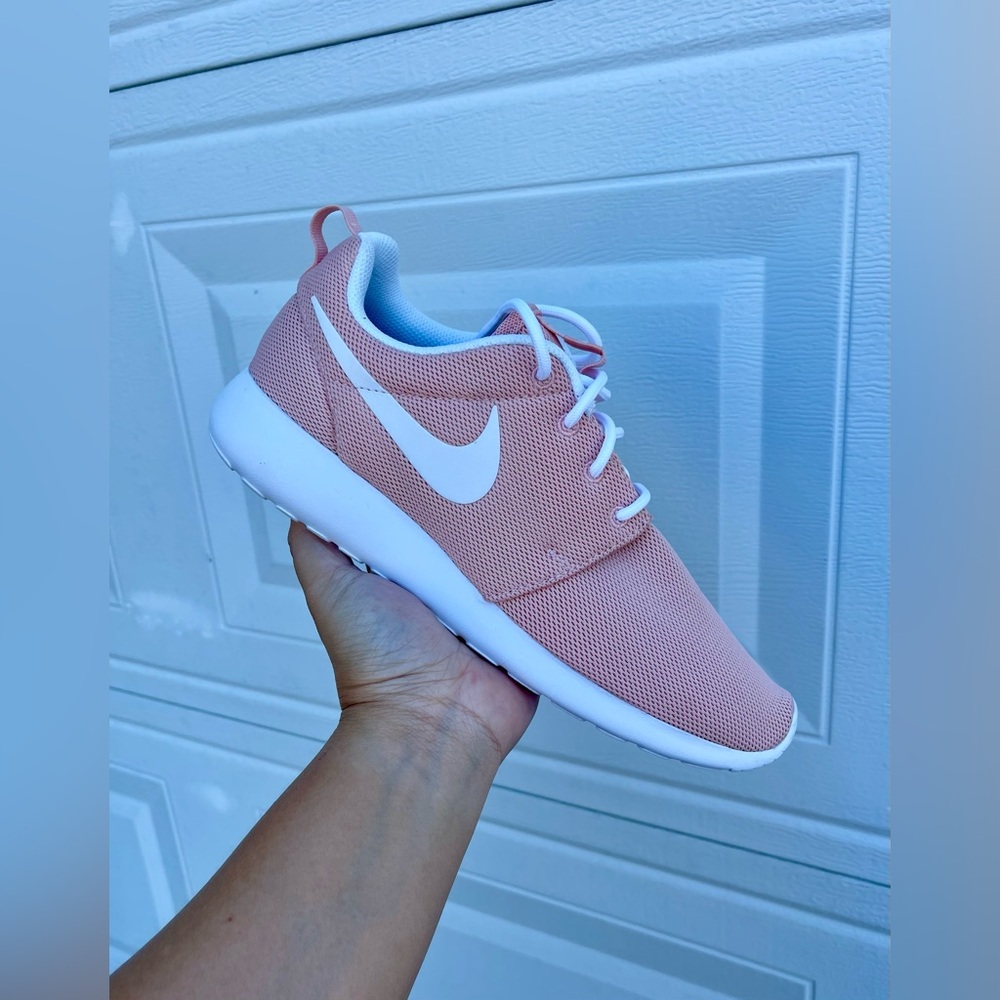 Nike Roshe coral stardust women 9.5